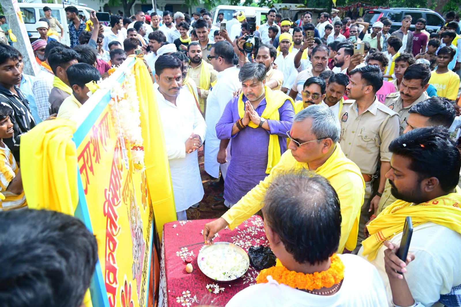 प्रभारी मंत्री ओमप्रकाश राजभर ने जन चौपालों में सुनीं जनसमस्याएं, जलालपुर में भाजपा कैंप कार्यालय का किया उद्घाटन