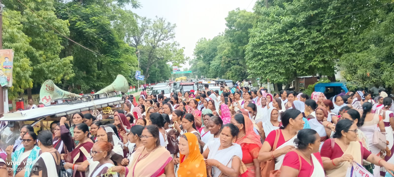 मांगों को लेकर आशा बहुओं और आशा किरण कार्यकर्ताओं का प्रदर्शन, अकबरपुर-टांडा राजमार्ग किया जाम