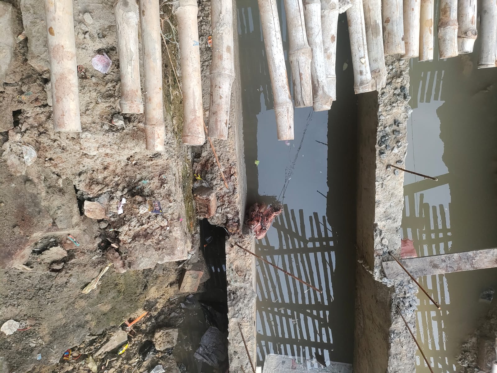 निर्माणाधीन नाली की गुणवत्ता पर उठे सवाल, ग्रामीणों ने लगाए गंभीर आरोप; PWD ने जांच का दिया भरोसा