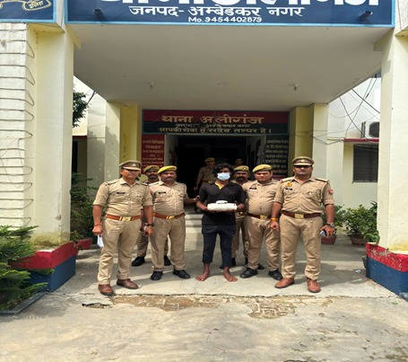 अम्बेडकरनगर: 1.150 किलो अवैध गांजा के साथ आरोपी गिरफ्तार, अलीगंज पुलिस की कार्रवाई