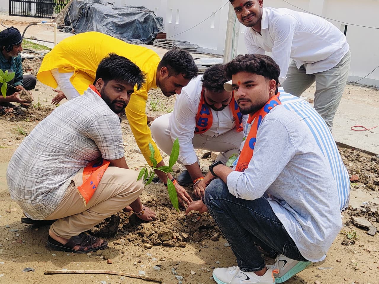 अभाविप अकबरपुर नगर इकाई का पुनर्गठन, राजकीय इंजीनियरिंग कॉलेज में हुआ वृहद वृक्षारोपण अभियान