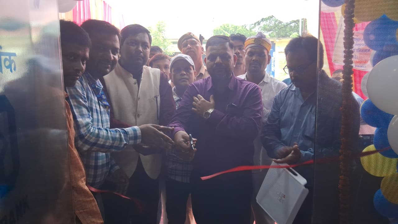 जलालपुर में यूको बैंक की नई शाखा का शुभारंभ, एसडीएम राहुल कुमार गुप्ता ने किया उद्घाटन