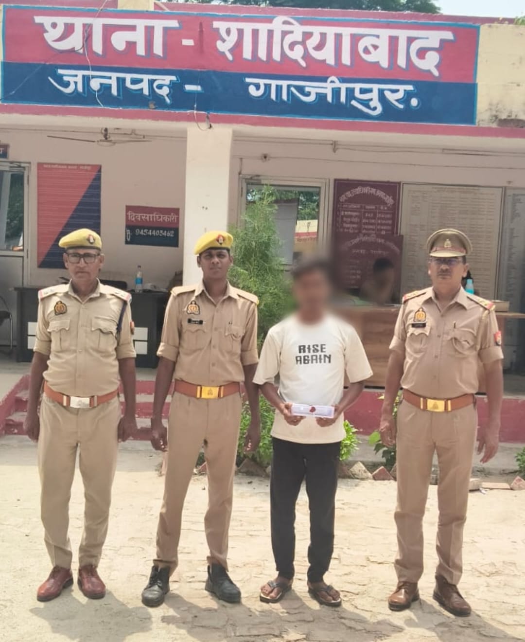 चेकिंग के दौरान वांछित आरोपी गिरफ्तार, मोबाइल भी बरामद; शादियाबाद पुलिस की कार्रवाई