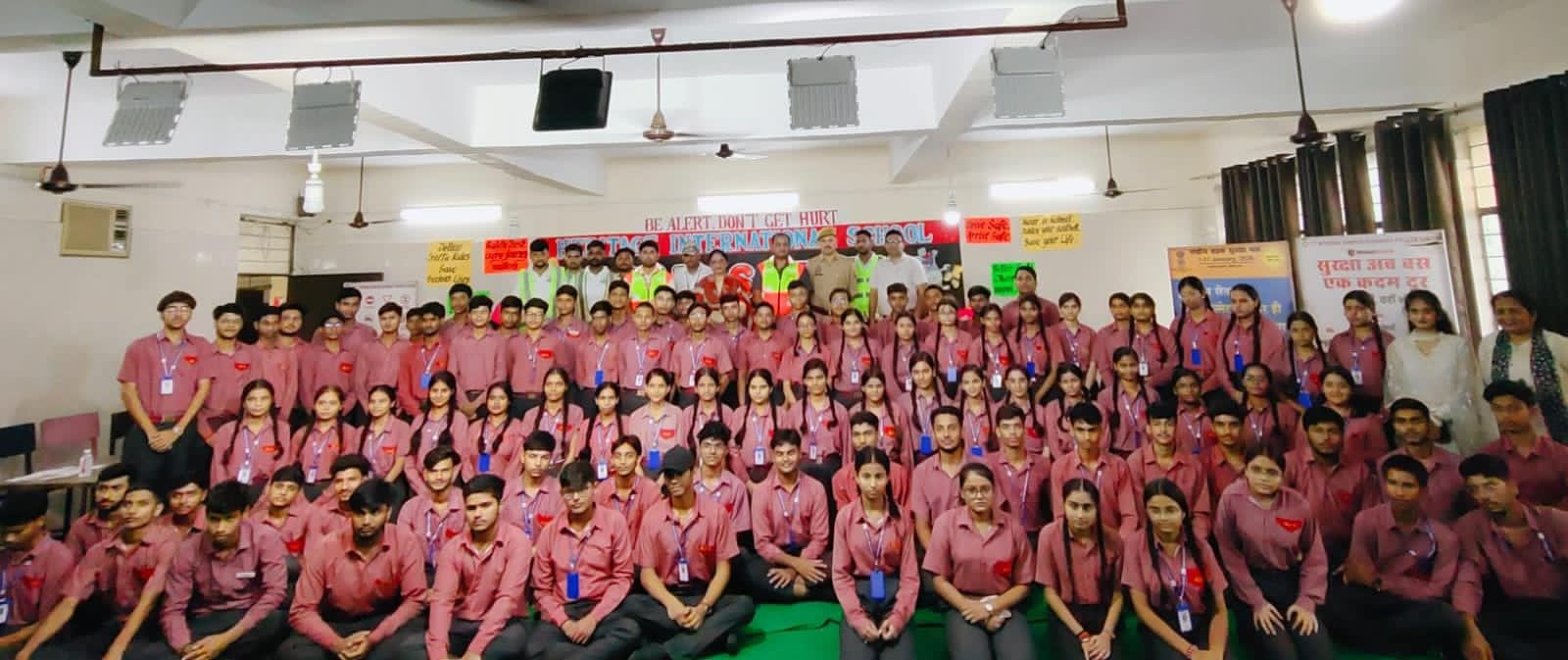 कानपुर-बिठूर हाईवे पर सड़क सुरक्षा जागरूकता अभियान, 200 छात्रों ने ली सुरक्षित यातायात की शपथ