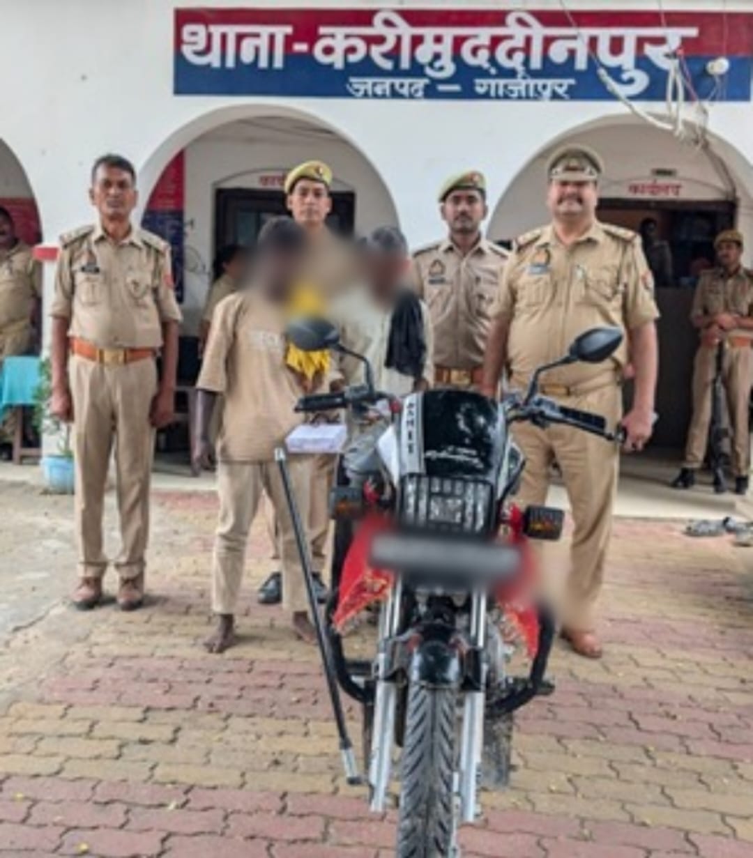 गाजीपुर पुलिस की कार्रवाई: गैर इरादतन हत्या के मामले में दो आरोपी गिरफ्तार, नकदी और बाइक बरामद
