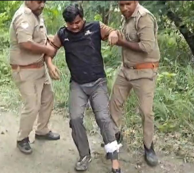 खजुरी बाजार गोलीकांड: मुख्य आरोपी पुलिस मुठभेड़ में घायल, पैर में लगी गोली; गिरफ्तार कर अस्पताल में कराया गया भर्ती