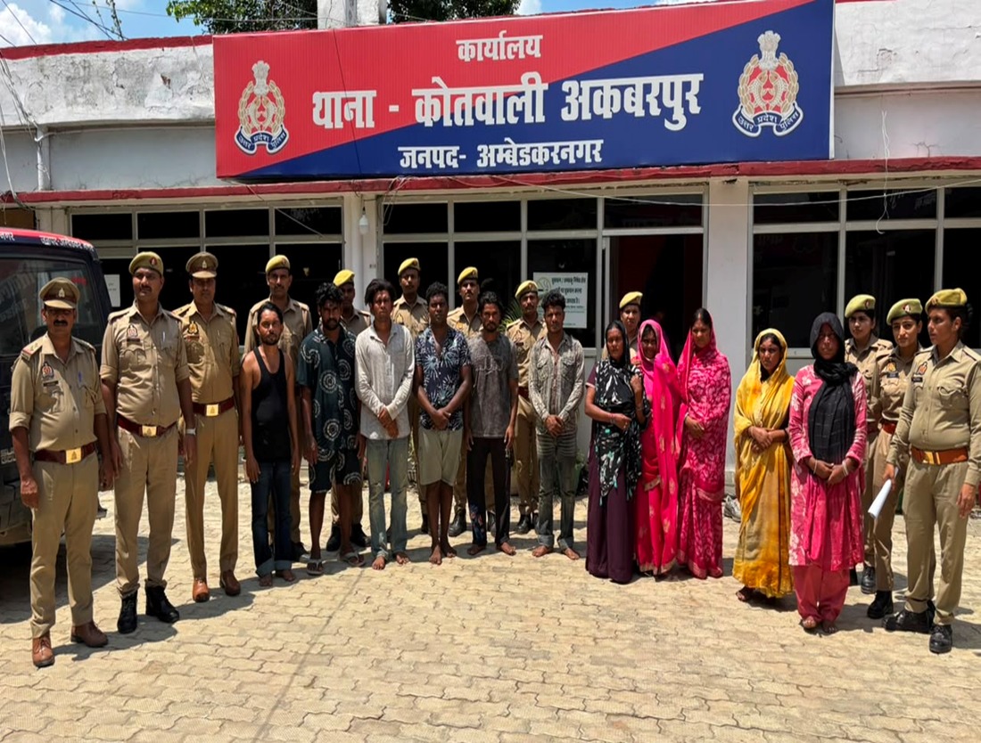 अम्बेडकरनगर पुलिस की बड़ी कामयाबी: अंतरजनपदीय टप्पेबाज गिरोह का पर्दाफाश, 11 आरोपी गिरफ्तार; कई जिलों की वारदातों का खुलासा
