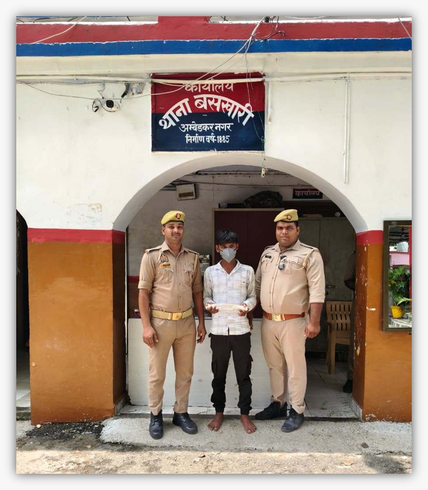 अम्बेडकरनगर: बसखारी पुलिस ने युवक को नाजायज चाकू के साथ किया गिरफ्तार