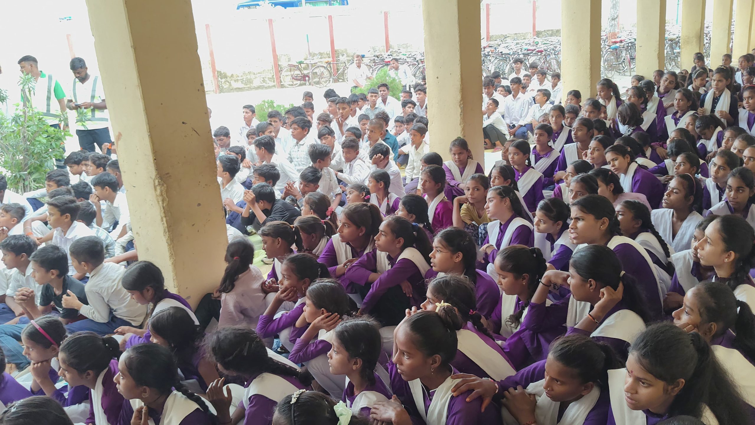 बिठूर-कानपुर हाईवे पर सड़क सुरक्षा अभियान, 350 छात्रों ने ली सुरक्षित यातायात की शपथ