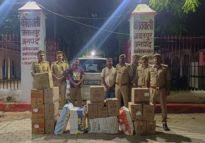 पूर्वांचल लिंक एक्सप्रेस-वे पर बड़ी कार्रवाई, चंडीगढ़ से बिहार ले जाई जा रही 211 लीटर अंग्रेजी शराब बरामद