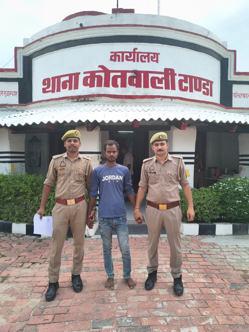 पॉक्सो एक्ट के मामले में वांछित अभियुक्त गिरफ्तार, टाण्डा पुलिस की कार्रवाई