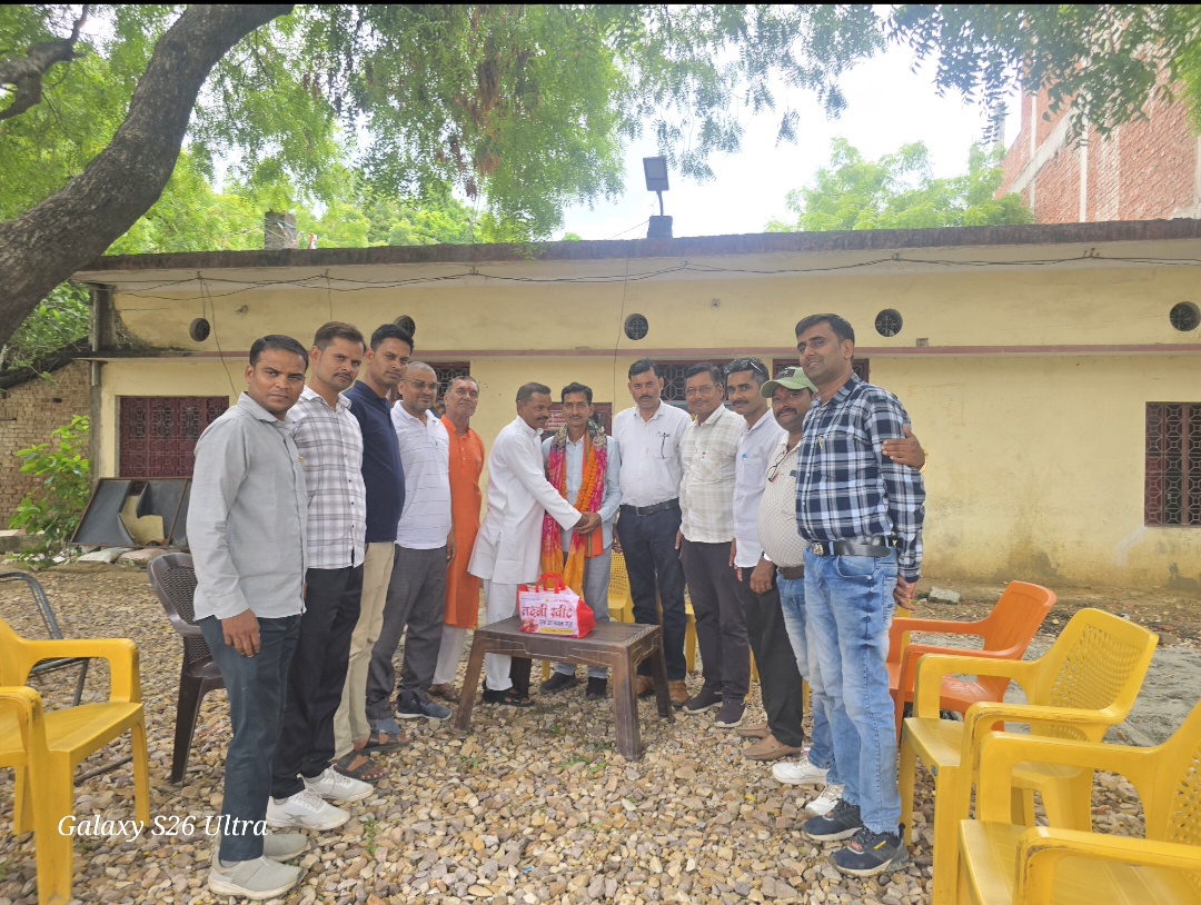 जलालपुर में अम्बेडकरनगर प्रेस क्लब के नवनिर्वाचित उपाध्यक्ष ज्ञान प्रकाश पाठक का भव्य स्वागत, पत्रकारों ने किया सम्मान