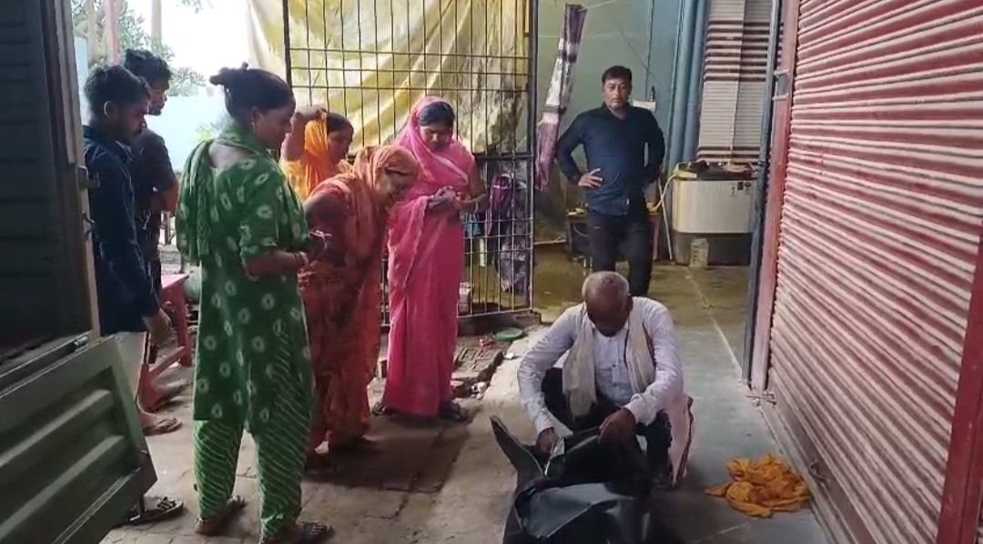 मिठाई कारखाने में युवक का शव मिलने से सनसनी, मौत की वजह पर बना रहस्य; पुलिस जांच में जुटी