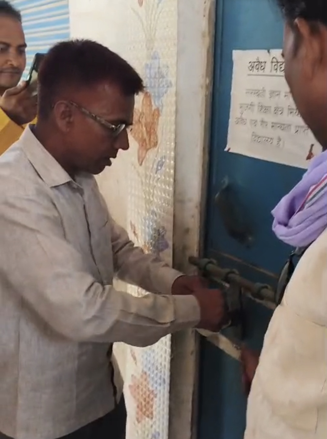 बीएसए के आदेश पर खुला सरस्वती ज्ञान मंदिर का ताला, विद्यालय में लौटी रौनक; अभिभावकों ने जताई खुशी