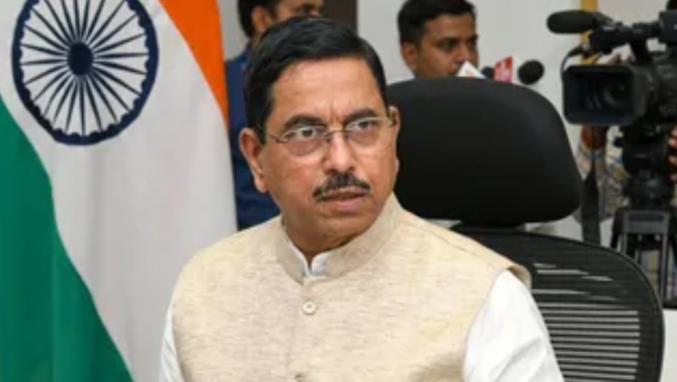 “पूरी जिम्मेदारी से निभाऊंगा नया दायित्व”— शिक्षा मंत्रालय का अतिरिक्त प्रभार संभालते ही बोले प्रल्हाद जोशी