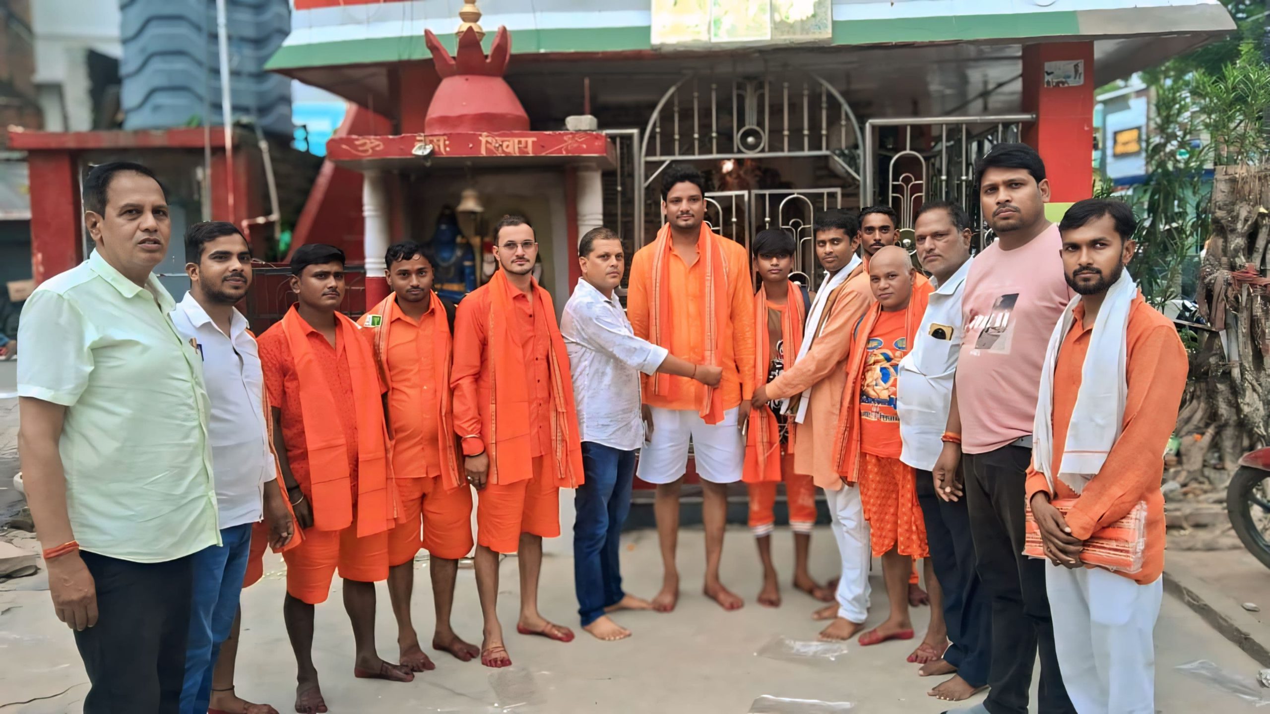 जलालपुर से बाबाधाम के लिए काँवड़ यात्रा रवाना, \”हर-हर महादेव\” के जयघोष से गूंजा नगर