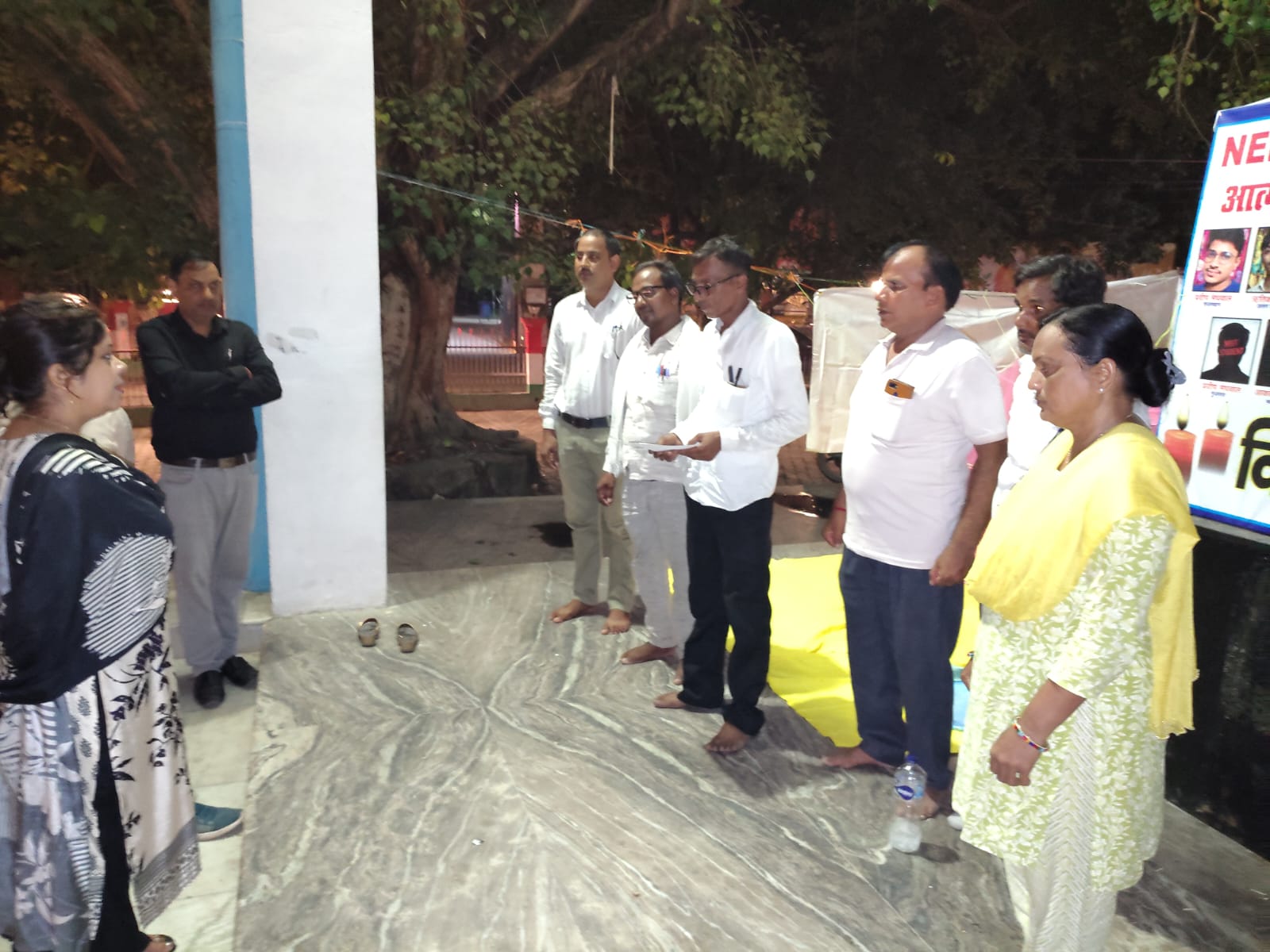 देर रात धरना स्थल पहुंचे बीएसए, शिक्षामित्रों का अनिश्चितकालीन आंदोलन समाप्त; 15 अगस्त से पहले सूची जारी करने का आश्वासन
