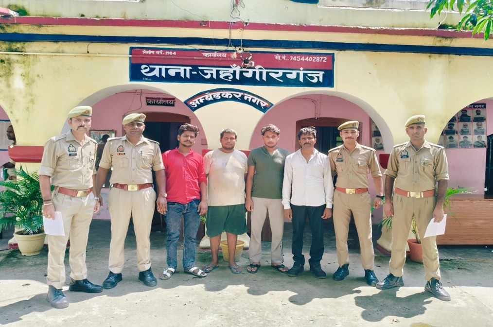जहांगीरगंज पुलिस की बड़ी कार्रवाई: हत्या व साक्ष्य छिपाने के मामले में चार आरोपी गिरफ्तार