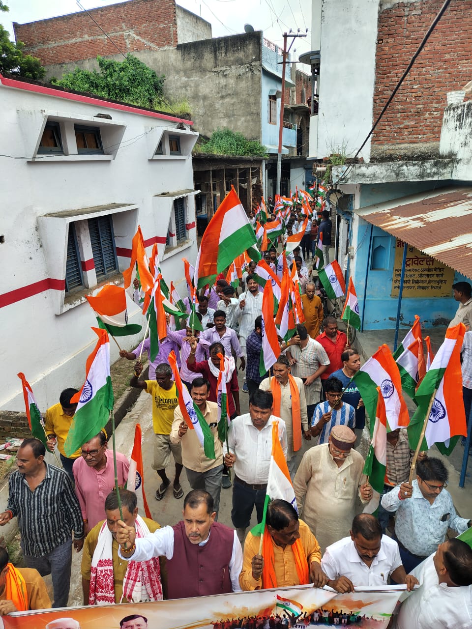 जलालपुर में भाजपा की भव्य तिरंगा यात्रा संपन्न, देशभक्ति के नारों से गूंजा नगर