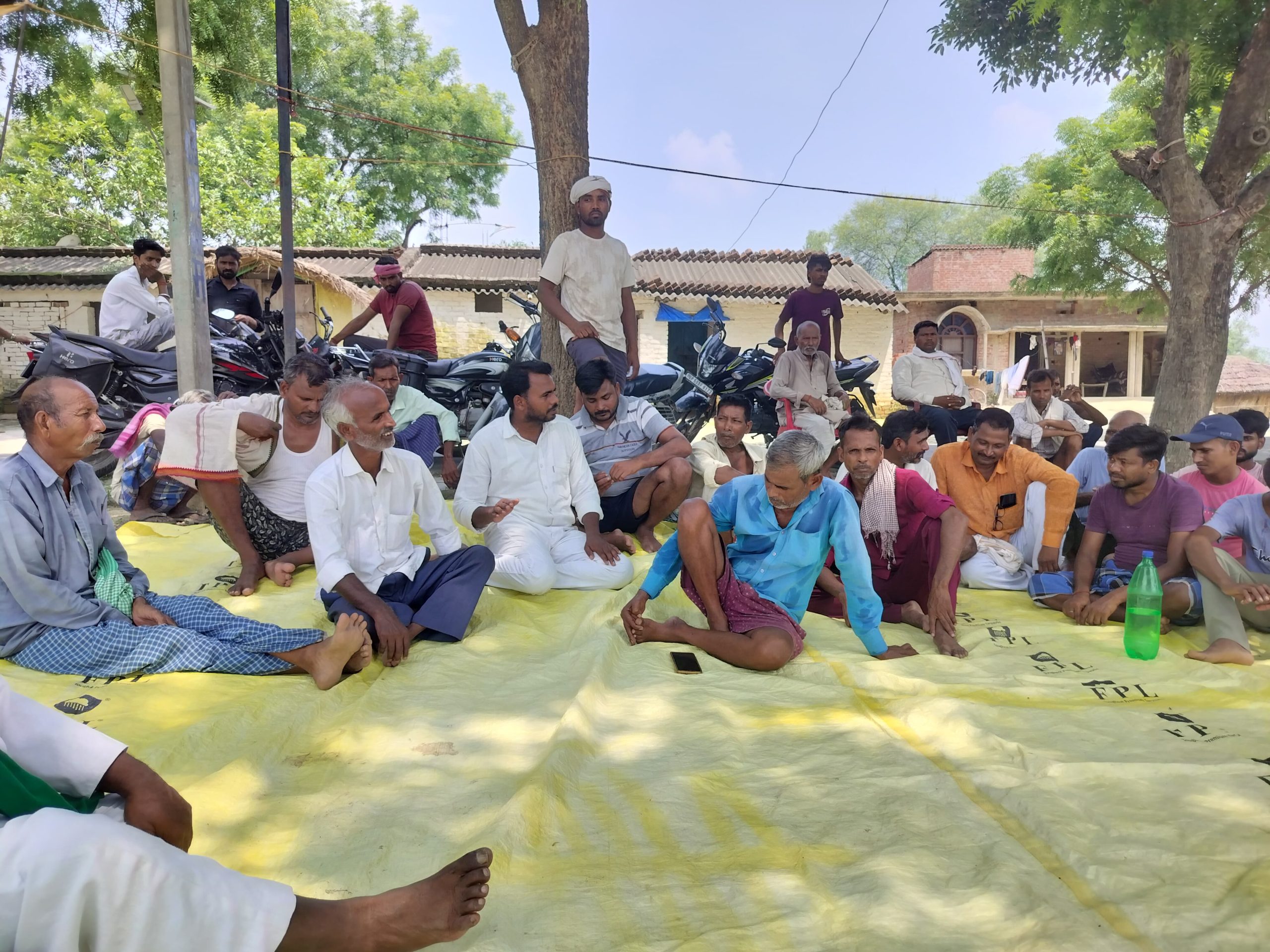 स्कूलों की अव्यवस्था के खिलाफ छात्रों के साथ उतरे किसान संगठन, बोले—किसानों-मजदूरों के बच्चों का भविष्य बर्बाद नहीं होने देंगे