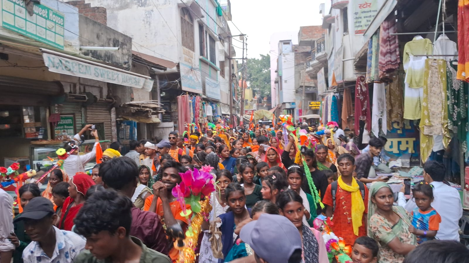 उसमापुर दरगाह से अयोध्या के लिए रवाना हुई कांवड़ यात्रा, नगपुर में शिव जागरण ने बांधा समां