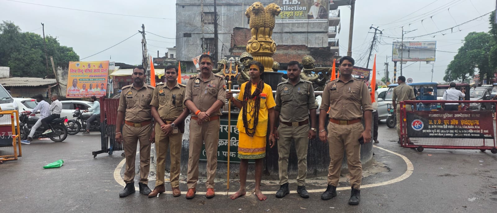 ‘बोल बम’ के जयघोष से गूंजा जलालपुर, बनारस से शिवबाबा धाम तक कांवरियों ने तय की आस्था की राह