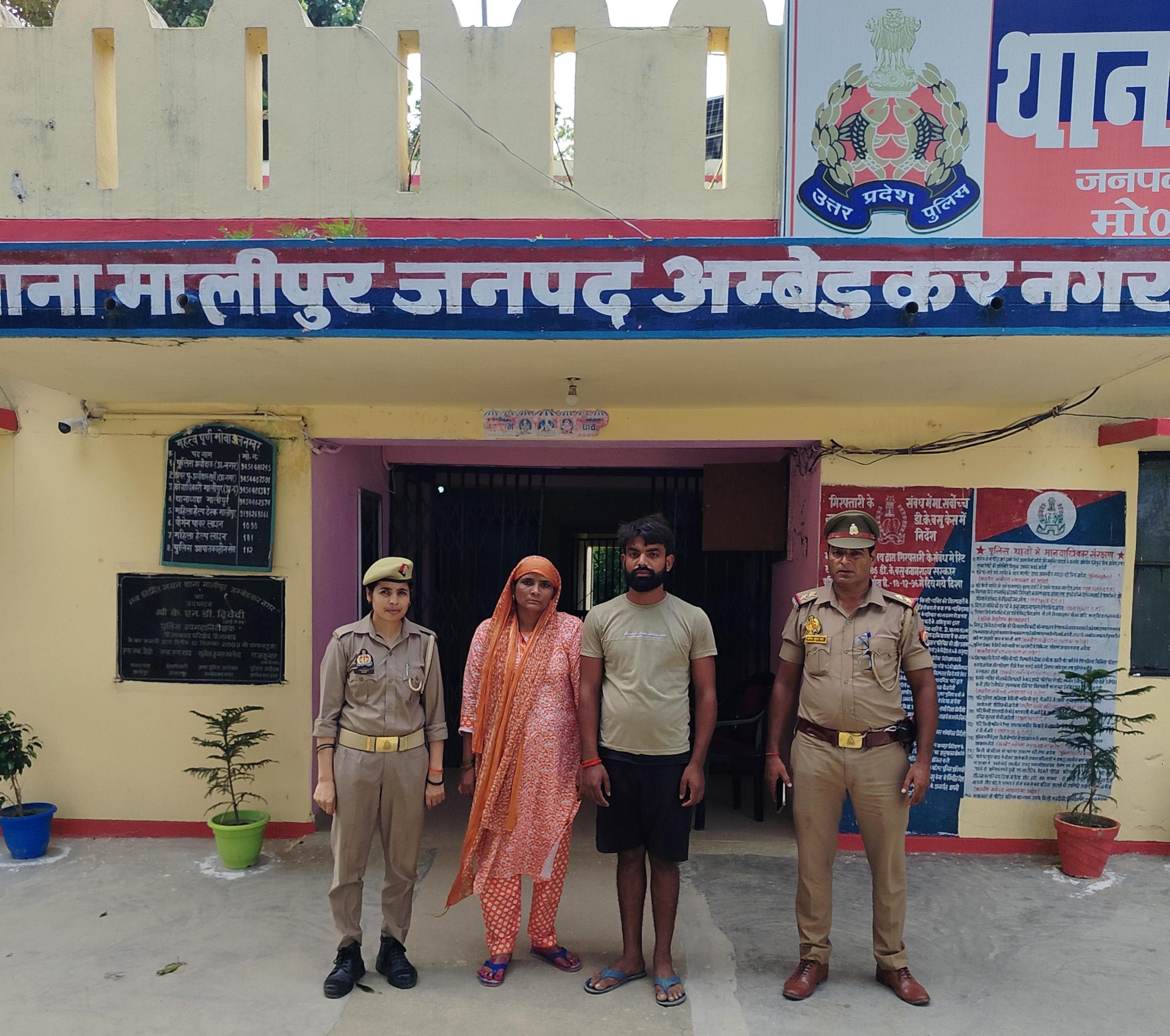 जमीन हड़पने के लालच में हत्या की साजिश! मालीपुर में अजय शुक्ला हत्याकांड का खुलासा, दो गिरफ्तार
