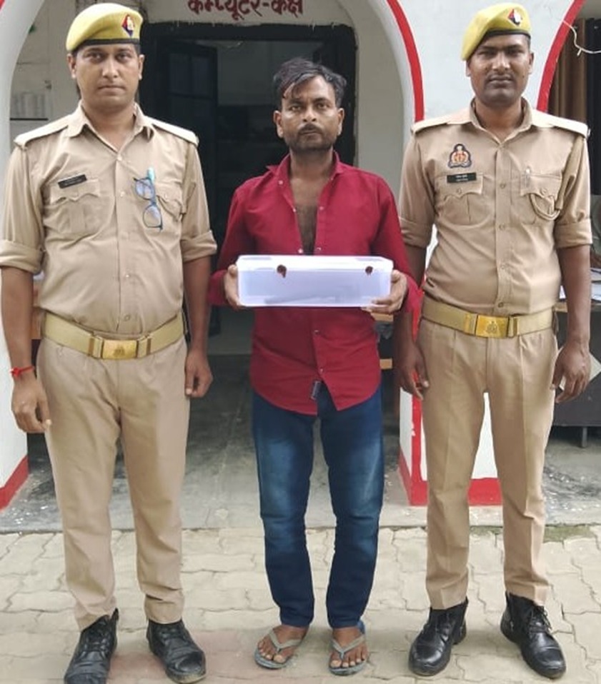 जलालपुर पुलिस की कार्रवाई: आर्म्स एक्ट के मुकदमे में वांछित अभियुक्त गिरफ्तार
