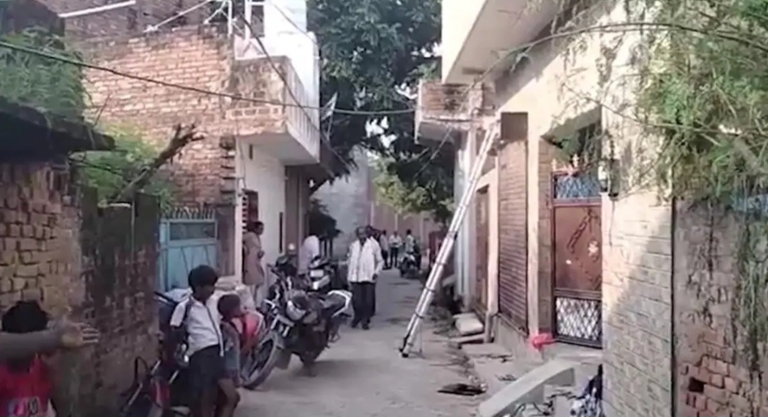 सुल्तानपुर में स्मार्ट मीटर में विस्फोट से हड़कंप, एक ही परिवार के तीन लोग झुलसे