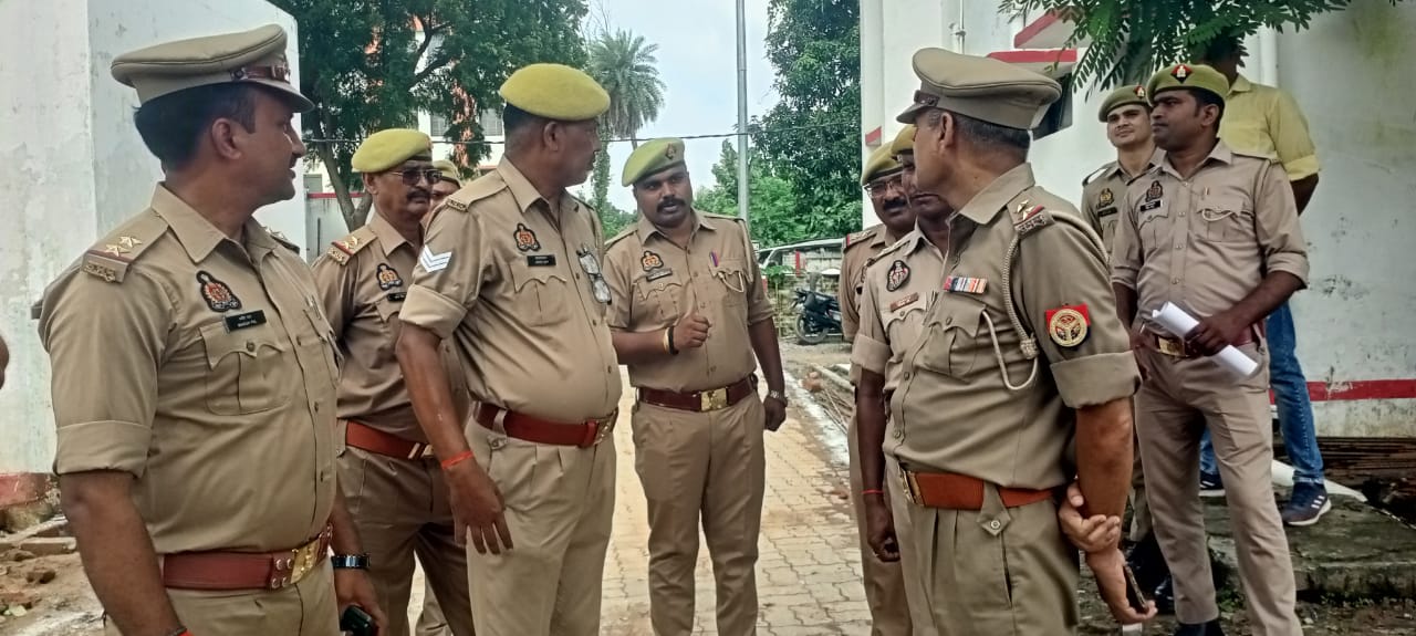 पवई थाने का वार्षिक मुआयना, अभिलेखों के रखरखाव और साफ-सफाई पर दिए निर्देश