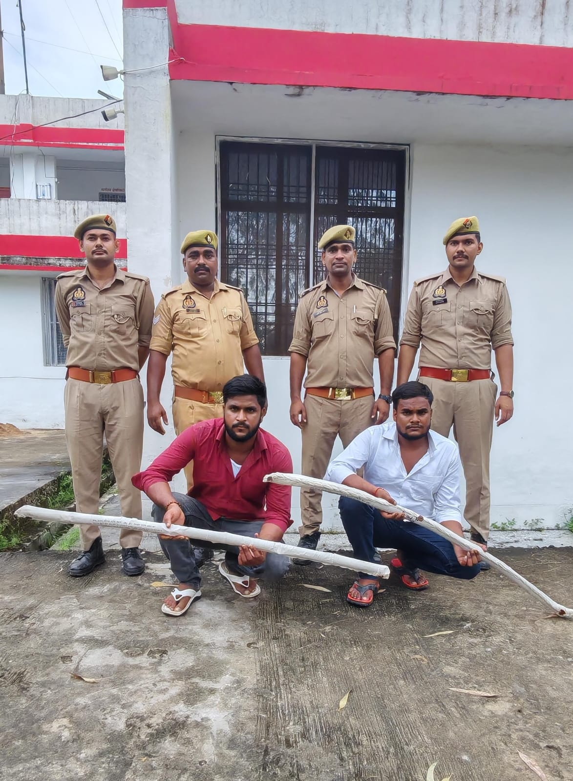 कुर्की बाजार मारपीट कांड: रामकिशुन की मौत के मामले में दो गिरफ्तार, घटना में प्रयुक्त दो डंडे बरामद