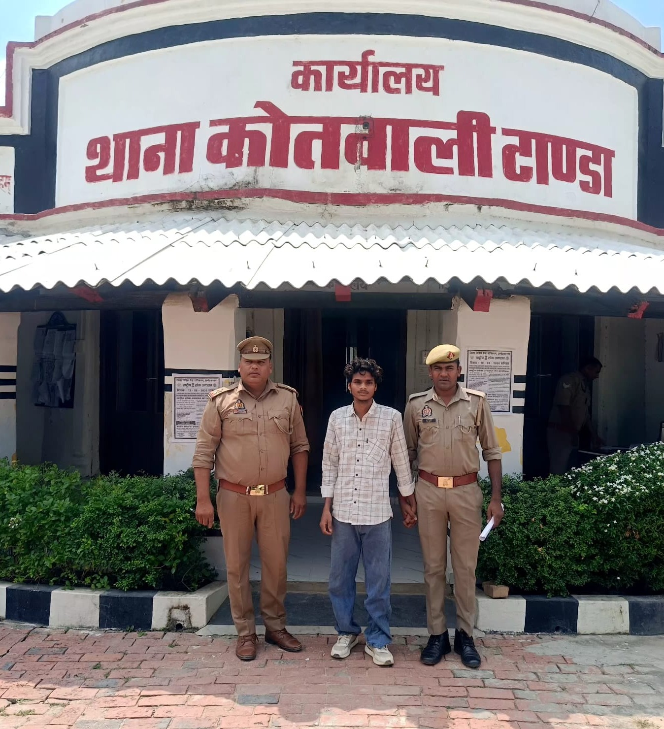 पॉक्सो एक्ट समेत विभिन्न धाराओं में वांछित 21 वर्षीय अभियुक्त गिरफ्तार