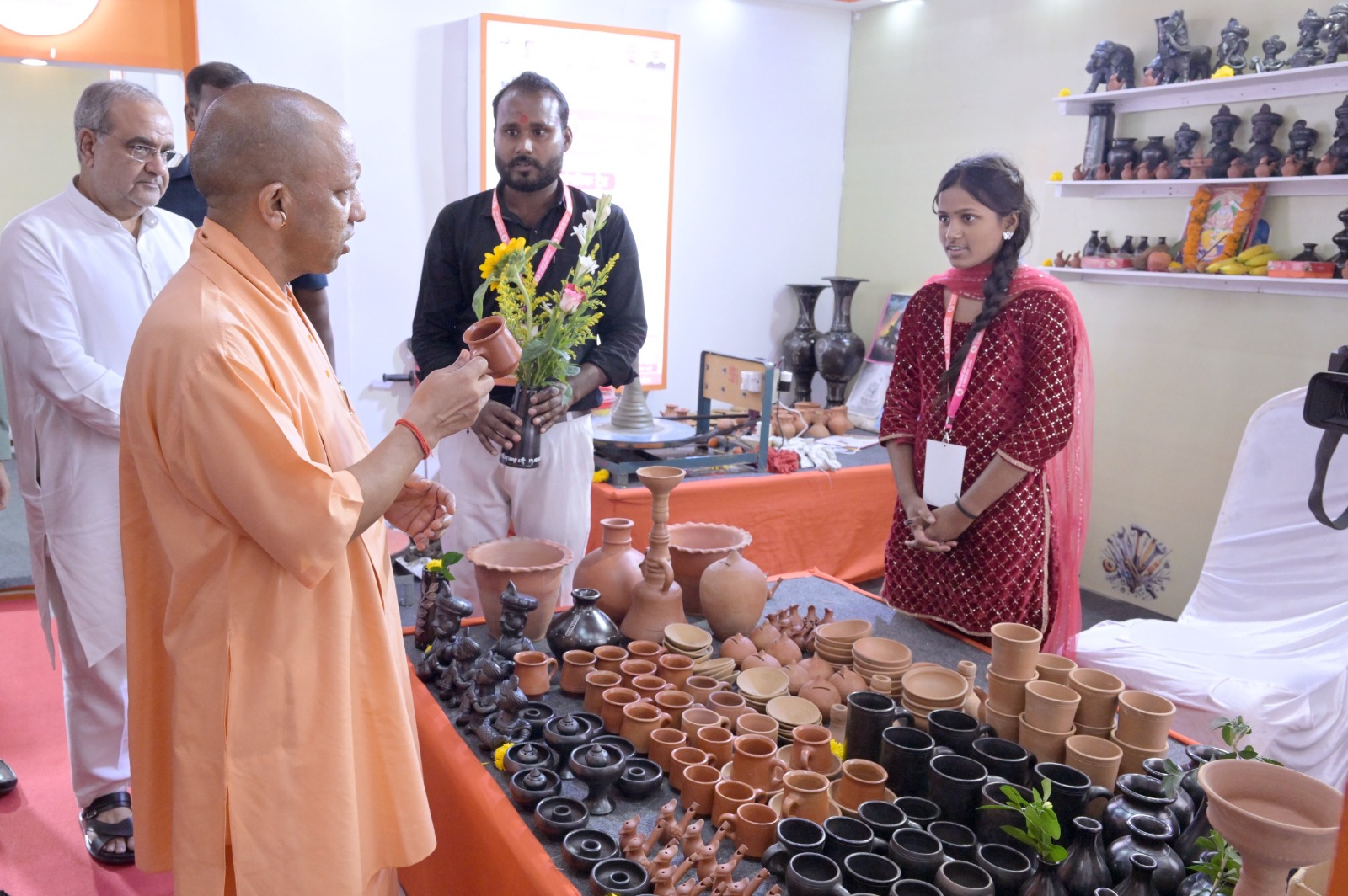 श्रम का सम्मान, हुनर को पहचान—स्वदेशी से स्वावलंबन की नई उड़ान