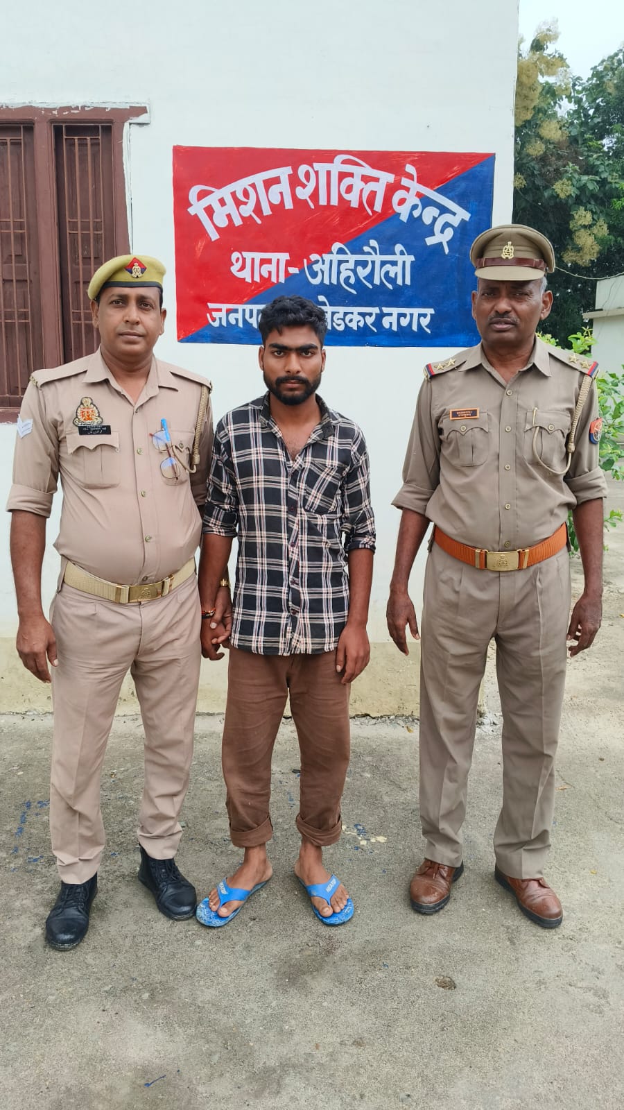 नाबालिग से दुष्कर्म के मामले में अहिरौली पुलिस की बड़ी कार्रवाई, वांछित आरोपी गिरफ्तार