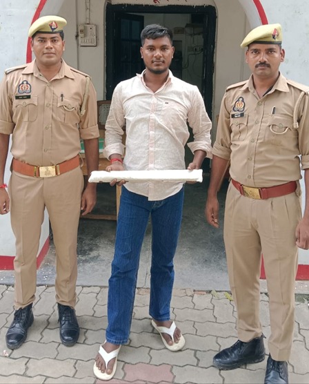 जलालपुर में पुलिस की कार्रवाई, चाकू के साथ एक व्यक्ति गिरफ्तार