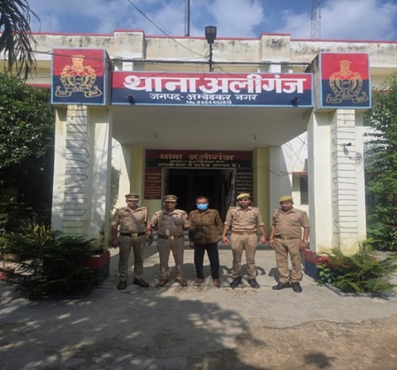 कूटरचित दस्तावेजों से जुड़े मामले में अलीगंज पुलिस की कार्रवाई, 55 वर्षीय व्यक्ति गिरफ्तार